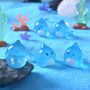 Miniaturas de Resina Brillantes en la Oscuridad, Estilo Sirena Éterica, Color Azul Glaciar, Diseño Chibi Shark, Decoración para Baño y Hogar, Tendencia 2026 - Product Image 5