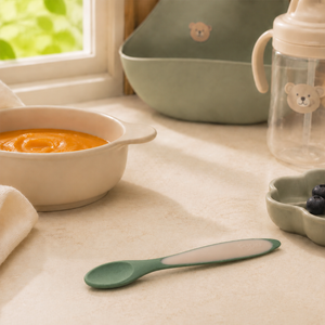 Cuchara de entrenamiento higiénico para bebés, de PP y TPE, reciclable, de venta directa, multi-etapas, para ayudar a los bebés a pasar de líquidos a alimentos sólidos. - Product Image 1
