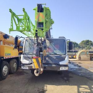 Grue sur camion d'occasion Zoomlion ZTC250V avec capacité de levage de 25 tonnes, composants principaux incluant moteur, boîte de vitesses et moteur. - Product Image 2