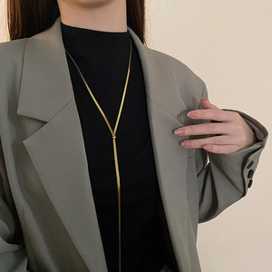 Collana di Gioielli a Strati in Acciaio Inossidabile - Catena Super Lunga a Osso di Serpente Placcata Oro 18K per Maglioni - Product Image 5