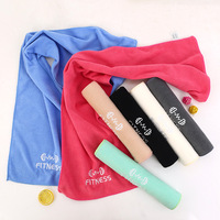 Serviette de sport absorbante pour le yoga et la gym avec poche, couverture anti-transpiration à bordure tissée unie, motif uni personnalisable
