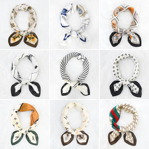 ผ้าพันคอสี่เหลี่ยมผ้าซาตินลายใบโคลเวอร์สี่แฉกสำหรับผู้หญิงผ้าพันคอชายหาดลำลองใส่ได้ทุกฤดูร้อนป้องกันแสงแดด - Product Image 4