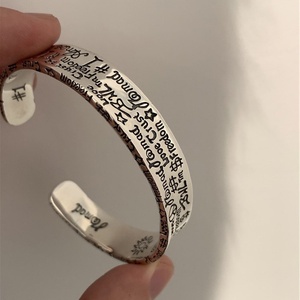 Bracciale Retrò Graffiti per Uomo e Donna, Braccialetti in Metallo con Scritte Anti-Guerra e Pace, Gioielli per Coppie e Regali di Amicizia - Product Image 2