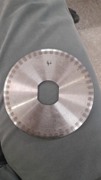 Lame de coupe circulaire en acier inoxydable avec insert en carbure de tungstène pour le traitement des gésiers de poulet et de canard