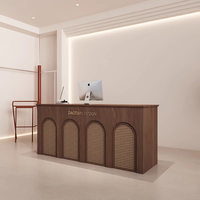 Bureau de réception en MDF au design classique moderne pour l'hôtel et l'hôpital Couleur et taille personnalisables