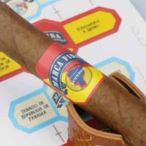 Etiqueta Adhesiva Personalizable a Prueba de Agua para Anillos de Cigarros con Formas Troqueladas SFX - Product Image 1