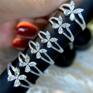Anello a Farfalla in Stile Coreano con Pietra Brillante, Gioiello da Dito Elegante e Trendy per Donne - Product Image 4