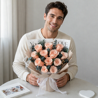 Cadeau personnalisé pour une fille, arrangement floral vert, plantes naturelles, eucalyptus, 12 roses éternelles, bouquet de fleurs préservées