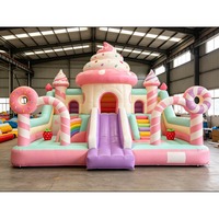 Château gonflable sur le thème des cupcakes avec deux toboggans, maison de saut commerciale pour enfants pour les fêtes et les divertissements