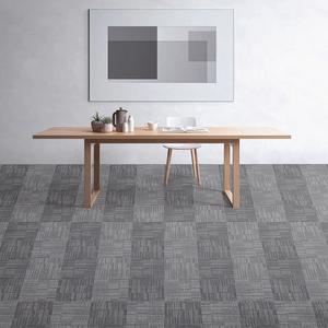 Dalles de moquette commerciales modernes pour bureaux 50x50 en polypropylène, écologiques, antidérapantes, avec support en PVC, vente en gros directe usine - Product Image 1