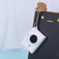 Mignon Miniature Rétro Caméra Porte-clés Pendentifs Petits Cadeaux avec Son Léger pour Étudiants et Amis Matière Plastique PVC