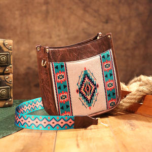 Sac à bandoulière pour femme de style rétro occidental bohème européen américain, petit design carré disponible sur TK - Product Image 1