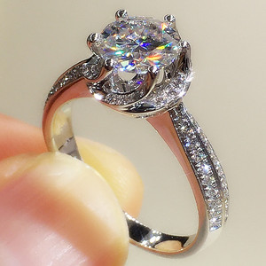 Anello con sei pietre per donna, gioiello da dito scintillante alla moda, regalo per feste e uso quotidiano - Product Image 2