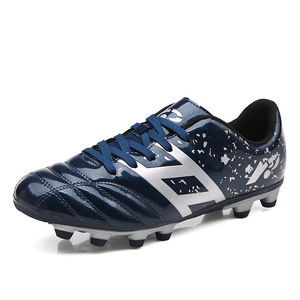 Achetez des chaussures de football pas chères en gros, chaussures de foot respirantes pour hommes et femmes, chaussures de sport antidérapantes pour enfants. - Product Image 1