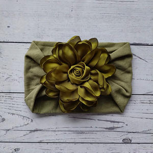 عصابة رأس نايلون على شكل زهرة بتلة من الحرير الناعم قابلة للتمدد وناعمة للأطفال جديدة إصدار عام 2024 - Product Image 3