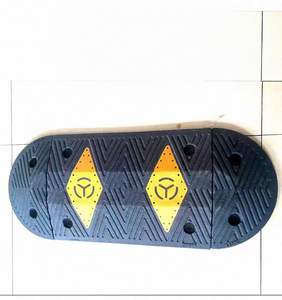 Dissuasori di velocità a forma di diamante in gomma e plastica per la sicurezza stradale, barriere di controllo del traffico per parcheggi - Product Image 5