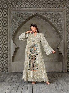 Abaya Maxi A-Line pour Femme, Style Moyen-Orientale Musulmane, en Satin avec Appliques Artisanales, Élégante et Luxueuse, Col en V, Manches Lanterne, Imprimé Numérique, Dubaï - Product Image 3