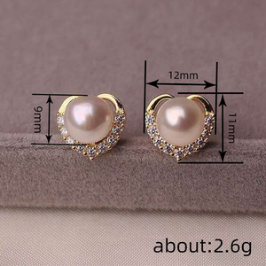 Orecchini a Forma di Cuore per Donne, Design Minimalista e Delicato, Accessori per Orecchie da Indossare Quotidianamente - Product Image 4