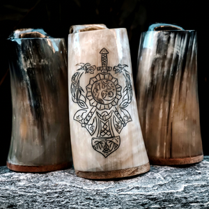 Jarra de Cerveza Vikinga de Cuerno de Buey de Alta Calidad, Segura para Alimentos, Ecológica, Hecha a Mano con Material Orgánico, Forma de Flor, Artículo Coleccionable - Product Image 1