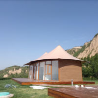 Tente de glamping de luxe résistante aux intempéries, type maison, avec structure en acier et membrane PVDF, pour retraite de vacances