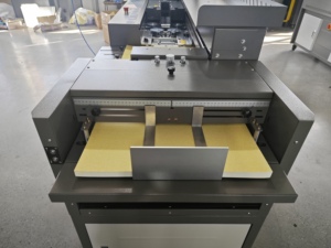 Máquina de encuadernación de libros de alimentación automática inteligente A4 CYH10L con pantalla táctil grande Máquina de encuadernación de pegamento caliente - Product Image 5