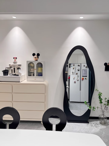 Miroir mural contemporain pleine longueur en bois de noyer foncé, forme irrégulière, haut de gamme, pour chambre et salle de bain - Product Image 2