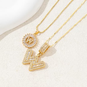 Collier Pendentif Lettre Initiale Alphabet Bulle Gonflée en Laiton Plaqué <span class=keywords><strong>Or</strong></span> 18K avec Zircon, Tendance et Nouvelle Collection - Product Image 4