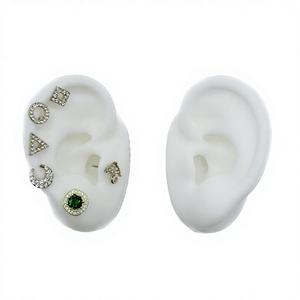 Modèle d'oreille humaine anatomique en silicone souple pour l'enseignement, le nettoyage des oreilles, les fournitures médicales, les boucles d'oreilles et les écouteurs - Product Image 1