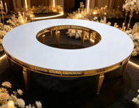 Table de banquet de luxe en verre rond avec base verticale en acier inoxydable doré pour location événementielle