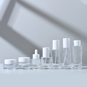 סט צנצנות זכוכית מעובה לקוסמטיקה 30ml/50ml/100ml עם משאבת קרם, בקבוק שקוף לתמצית לטיפוח העור, סרום וטיפות עיניים - Product Image 5