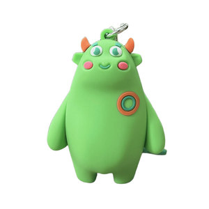 Porte-clés en PVC de personnage de dessin animé vert populaire Kinqee, porte-clés en silicone 3D Kawaii personnalisé - Product Image 2