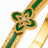 Bracelet tendance et mignon pour femme en acier inoxydable plaqué or jaune 18 carats avec trèfle à quatre feuilles géométrique chrétien et fleur en nacre noire