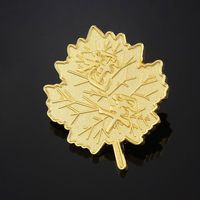 Fournisseur de broches personnalisées : Broche en métal personnalisée en forme de feuille d'érable, broche 3D en relief pour cadeau souvenir de mode