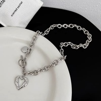 Collier Cœur Creux en Alliage de Métal Inoxydable, Tendance Hip-hop, avec Fermoir OT, Chaîne de Clavicule Unisexe, Idéal pour Cadeau