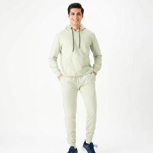 Conjunto Deportivo Personalizado de Alta Calidad para Hombre con Sudadera Deportiva, Logotipo Impreso de Invierno, Chándal Personalizable - Product Image 1