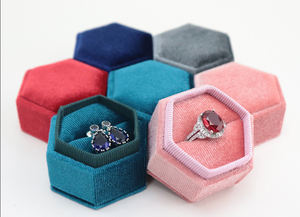 Caja de Joyería de Terciopelo de Alta Calidad, Forma Hexagonal, Logotipo Personalizado, Caja de Anillo de Terciopelo, Caja de Regalo para Anillo de Boda - Product Image 3