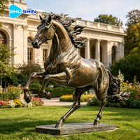 Sculptures de chevaux en bronze sur mesure de haute qualité, technique de moulage aux proportions égales, pour la décoration de parcs modernes, de jardins et de manoirs.