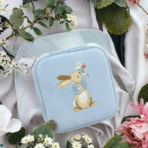 Boîte à bijoux carrée en velours Peter Rabbit Sunshine Portable, rangement autonome pour boucles d'oreilles et bagues - Product Image 2