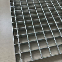 Grille de drainage en acier galvanisé avec surface dentelée pour la décoration des systèmes de drainage extérieur et l'utilisation dans les immeubles de bureaux