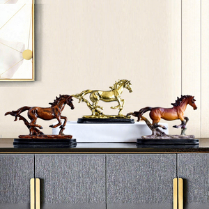 Estatua de Caballo de Resina de Lujo Ligero, Adorno para <span class=keywords><strong>el</strong></span> Hogar, Sala de Estar, Decoración de Mueble de TV - Product Image 1