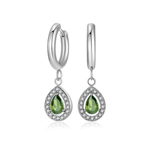 Boucles d'oreilles créoles populaires pour femmes, dorées, avec strass colorés - Product Image 5