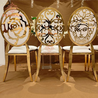 Chaises de mariage modernes de luxe pour hôtel, empilables, durables, démontables, avec pieds Saber, structure en acier inoxydable doré, revêtement en cuir PU blanc