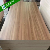 Prix de gros contreplaqué décoratif de qualité E1 4'x8' en teck, contreplaqué stratifié mélaminé 11 couches pour meubles de bureau