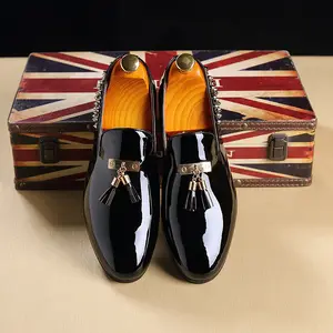 Mocasines Scarpe da Seraレザーオンラインホット販売ドロップシッピングファッションスタッズ付きローファーメンズドレスレザーシューズ2023