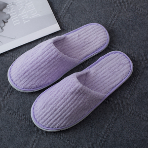 Chaussons de <span class=keywords><strong>spa</strong></span> en molleton de corail jetables de luxe personnalisés avec logo personnalisé Équipements de voyage pour les clients de l'hôtel <span class=keywords><strong>et</strong></span> du <span class=keywords><strong>spa</strong></span> - Product Image 6