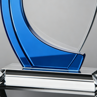 Trophée en verre bleu incurvé vierge, personnalisable avec logo gravé au laser, plaque de récompense écologique pour événements annuels d'entreprise, vente en gros usine