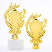 Derniers composants et pièces de trophées en plastique dorés sur le thème du sport pour les tournois HP27
