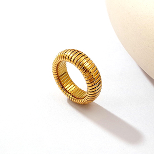 Bague élastique classique minimaliste en acier inoxydable plaqué or, étanche, tendance, pour hommes et femmes, idéale pour les mariages (vente en gros) - Product Image 5