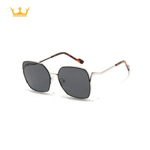 نظارات شمسية للجنسين مستقطبة ومضادة للأشعة فوق البنفسجية بعدسات TAC، أحدث تصميم بإطار مربع كبير الحجم وعصري جاهز للاستخدام الخارجي - Product Image 1