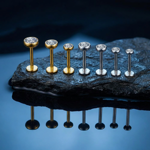 Orecchini da <span class=keywords><strong>Piercing</strong></span> per Orecchio in Stile Moderno e Semplice con Zirconi Cubici F136 con Incastonatura a Castone in Titanio e Retro Piatto Labret da 1,2 mm con Filettatura Interna - Product Image 1